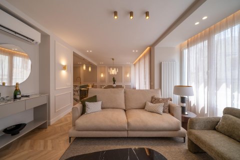 Apartment for sale in Madrid, Spain 3 bedrooms, 164 sq.m. No. 165655 - photo 5