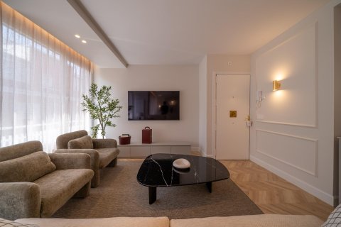 Apartment for sale in Madrid, Spain 3 bedrooms, 164 sq.m. No. 165655 - photo 3
