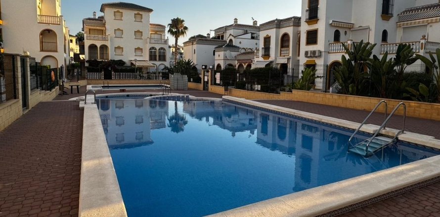 Apartment in Torrevieja, Alicante, Spain 3 bedrooms,  No. 165658
