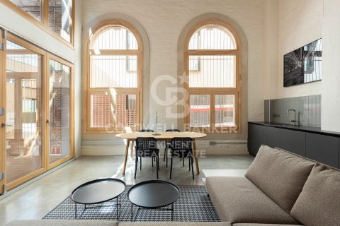Tvåvåningslägenhet till salu i Barcelona, Spanien 2 sovrum, 117 kvm. Nr. 157521 - foto 11