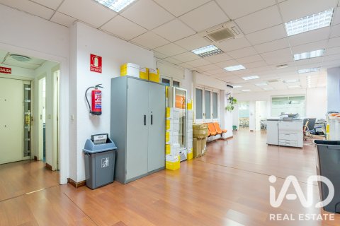 Apartment for sale in Madrid, Spain 4 bedrooms, 353 sq.m. No. 187801 - photo 4
