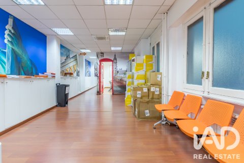 Apartment for sale in Madrid, Spain 4 bedrooms, 353 sq.m. No. 187801 - photo 8