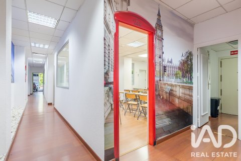 Apartment for sale in Madrid, Spain 4 bedrooms, 353 sq.m. No. 187801 - photo 9