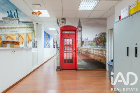 Apartment for sale in Madrid, Spain 4 bedrooms, 353 sq.m. No. 187801 - photo 13