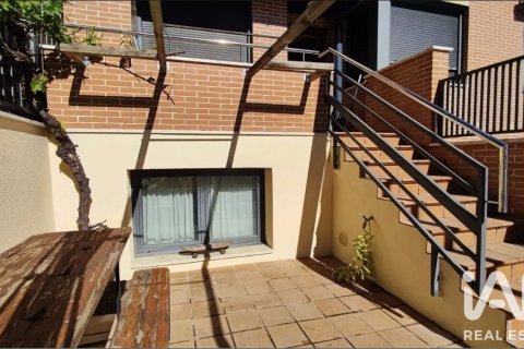 Townhouse for sale in Laguna de Duero, Valladolid, Spain 4 bedrooms, No. 196539 - photo 2