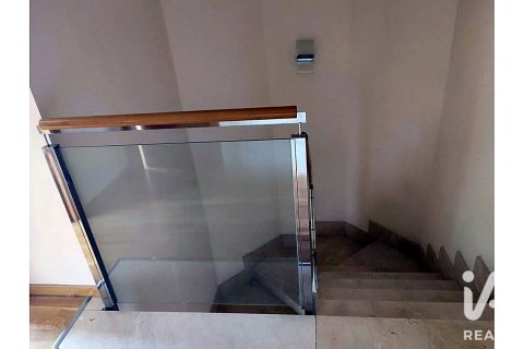 Townhouse for sale in Laguna de Duero, Valladolid, Spain 4 bedrooms, No. 196539 - photo 15