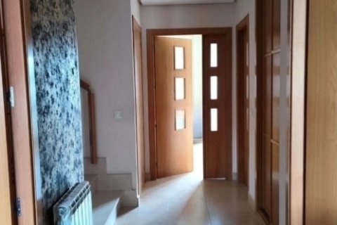 Townhouse for sale in Laguna de Duero, Valladolid, Spain 4 bedrooms, No. 196539 - photo 3