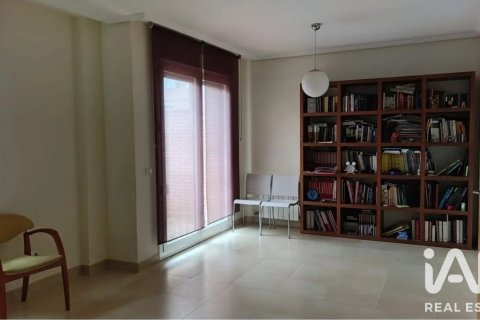 Townhouse for sale in Laguna de Duero, Valladolid, Spain 4 bedrooms, No. 196539 - photo 9