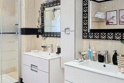 Talo myytävänä Rincon de la Victoria, Malaga, Espanja, 6 makuuhuonetta, 648 m2 No. 152871 - kuva 19