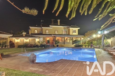 Dom w Rincon de la Victoria, Malaga, Hiszpania 6 sypialni, 648 mkw. nr 152871