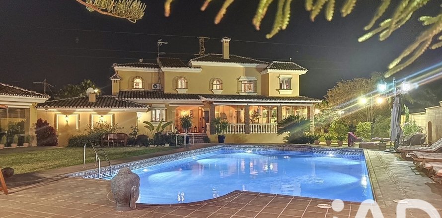 Talo Rincon de la Victoria, Malaga, Espanja 6 makuuhuonetta, 648 m2 No. 152871