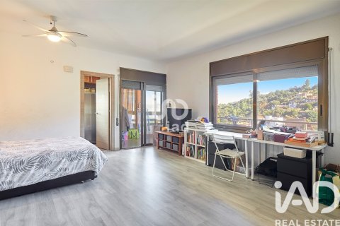 Продажа дома в Санта-Колома-де-Сервелло, Барселона, Испания 4 спальни, 309м2 №152872 - фото 14