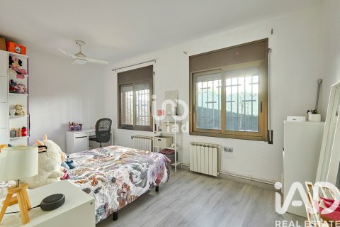 Продажа дома в Санта-Колома-де-Сервелло, Барселона, Испания 4 спальни, 309м2 №152872 - фото 19