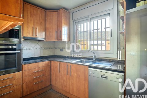 Продажа дома в Санта-Колома-де-Сервелло, Барселона, Испания 4 спальни, 309м2 №152872 - фото 15