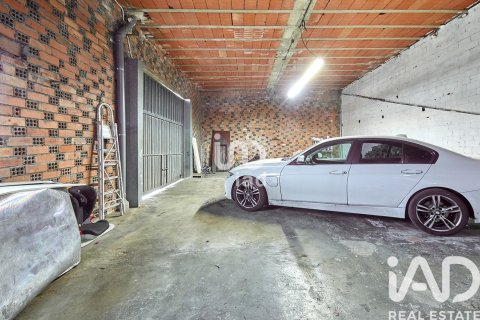 Продажа дома в Санта-Колома-де-Сервелло, Барселона, Испания 4 спальни, 309м2 №152872 - фото 27