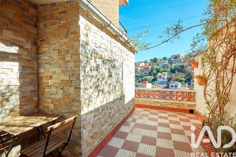 Продажа дома в Санта-Колома-де-Сервелло, Барселона, Испания 4 спальни, 309м2 №152872 - фото 11