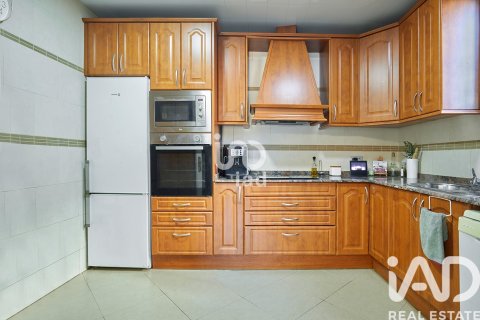 Продажа дома в Санта-Колома-де-Сервелло, Барселона, Испания 4 спальни, 309м2 №152872 - фото 9