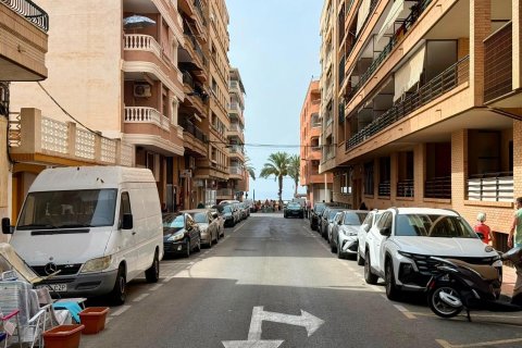 Kattohuoneisto myytävänä Torrevieja, Alicante, Espanja, 3 makuuhuonetta, 82 m2 No. 186829 - kuva 2