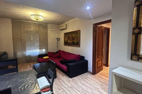 Huoneisto myytävänä Madrid, Espanja, 2 makuuhuonetta, 81 m2 No. 186825 - kuva 2