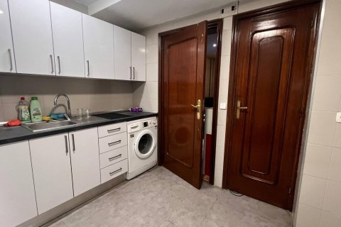 Huoneisto myytävänä Madrid, Espanja, 2 makuuhuonetta, 81 m2 No. 186825 - kuva 5