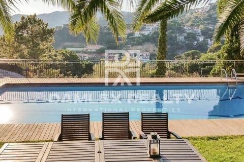 Willa w Lloret de Mar, Girona, Hiszpania 4 sypialnie, 400 mkw. nr 177000 – zdjęcie 2