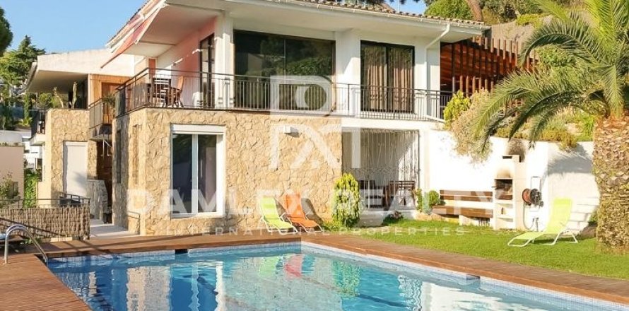 Willa w Lloret de Mar, Girona, Hiszpania 4 sypialnie, 400 mkw. nr 177000