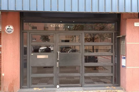 Apartment for sale in Barcelona, Spain 3 bedrooms, 85 sq.m. No. 167212 - photo 2