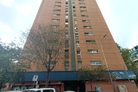 Apartment for sale in Barcelona, Spain 3 bedrooms, 85 sq.m. No. 167212 - photo 3