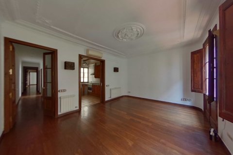 Apartment for sale in Barcelona, Spain 3 bedrooms, 115 sq.m. No. 167213 - photo 2