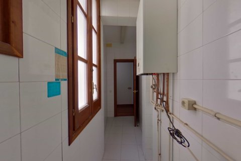 Apartment for sale in Barcelona, Spain 3 bedrooms, 115 sq.m. No. 167213 - photo 17