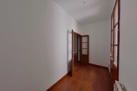 Apartment for sale in Barcelona, Spain 3 bedrooms, 115 sq.m. No. 167213 - photo 12