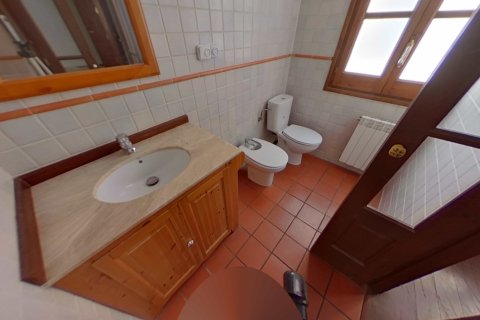 Apartment for sale in Barcelona, Spain 3 bedrooms, 115 sq.m. No. 167213 - photo 13