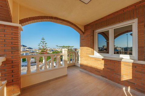 Villa for sale in Ciudad Quesada, Alicante, Spain 4 bedrooms, 199 sq.m. No. 142091 - photo 4