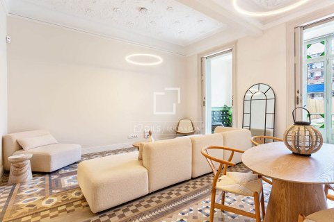 Apartamento en venta en Barcelona, España 3 dormitorios, 147 m2 No. 150699 - foto 2