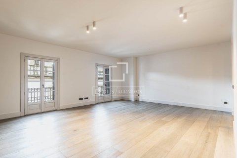 Dzīvoklis pārdošanā Barcelona, Spānijā 2 istabas, 90 m2 Nr. 150700 - attēls 2