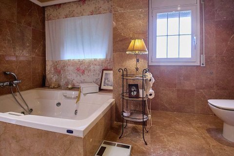 Сasa en venta en Tarragona, España 6 dormitorios, 500 m2 No. 167490 - foto 22