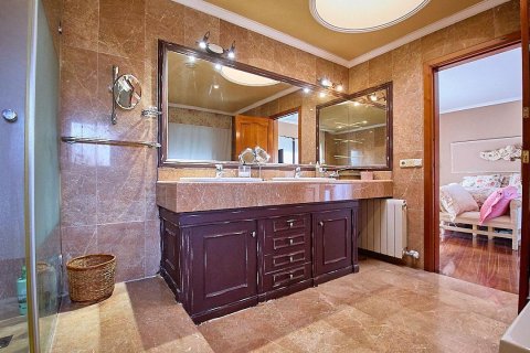 Сasa en venta en Tarragona, España 6 dormitorios, 500 m2 No. 167490 - foto 18