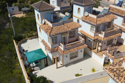 Villa till salu Torrevieja, Alicante, Spanien 3 sovrum, 97 kvm. Nr. 134403 - foto 1