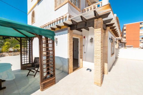Villa till salu Torrevieja, Alicante, Spanien 3 sovrum, 97 kvm. Nr. 134403 - foto 22