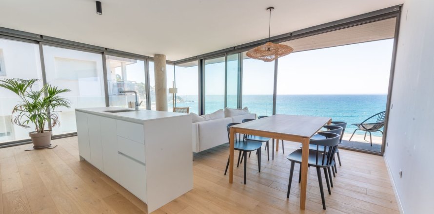 Apartment in Lloret de Mar, Girona, Spain 3 bedrooms, 146 sq.m. No. 192067