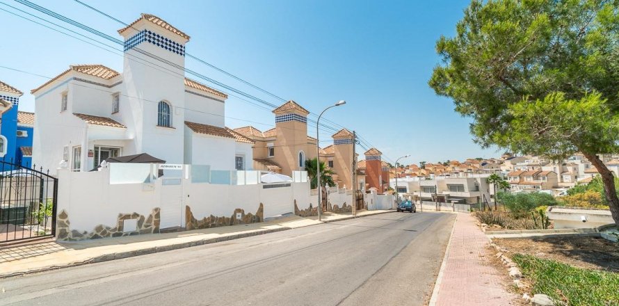 Villa en Urbanización Las Filipinas, Alicante, España 4 dormitorios, 118 m2 No. 192013
