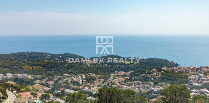 Land plot in Lloret de Mar, Girona, Spain 2427 sq.m. No. 177226