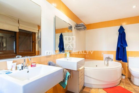 House for sale in Calonge, Girona, Spain 4 bedrooms, 340 sq.m. No. 177230 - photo 28