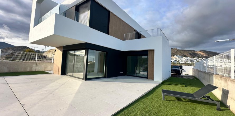 Villa a Finestrat, Alicante, Spagna 3 camere da letto, 222 mq. N° 194704