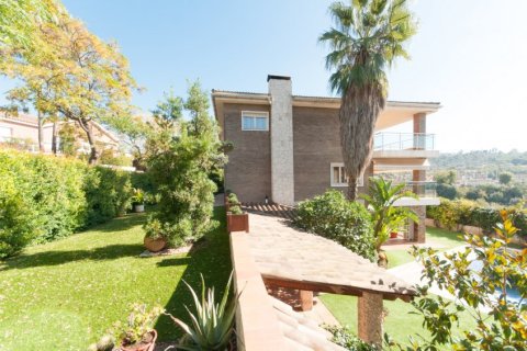 Villa à vendre Sant Just Desvern, Barcelona, Espagne, 4 chambres, 284 m2 No. 133491 - photo 1