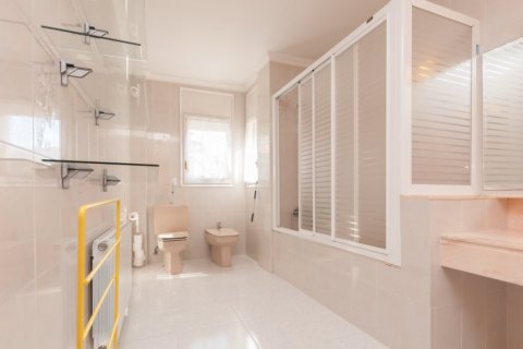 Villa à vendre Sant Just Desvern, Barcelona, Espagne, 4 chambres, 284 m2 No. 133491 - photo 28