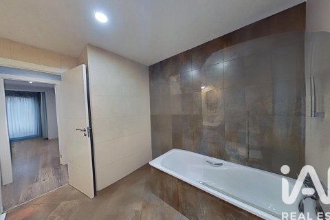 Продажа квартиры в Сарагоса, Испания 3 спальни, 141м2 №152473 - фото 5