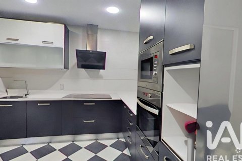 Продажа квартиры в Сарагоса, Испания 3 спальни, 141м2 №152473 - фото 8