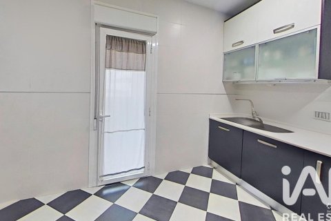 Продажа квартиры в Сарагоса, Испания 3 спальни, 141м2 №152473 - фото 11