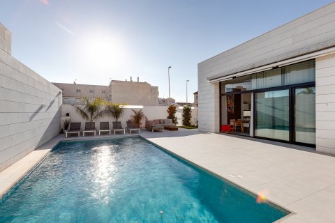 Villa en venta Pilar de la Horadada, Alicante, España 3 dormitorios, 110 m2 No. 110647 - foto 1